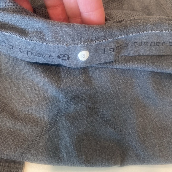 Lululemon Swiftly Tech Long-Sleeve Shirt 2.0 in Grey Size: 6 - Picture 5 of 10